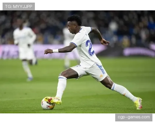 莱万多夫斯基力压群雄斩获西甲银靴奖,状态火热获业内高度认可 莱万多夫斯基力压群雄斩获西甲银靴奖,状态火热获业内高度认可