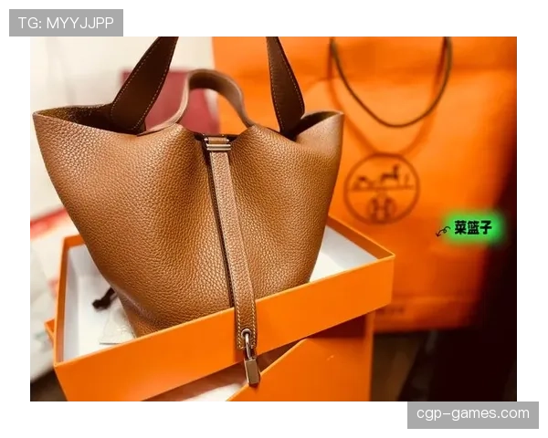 常园训练完直接拎爱马仕去接娃？